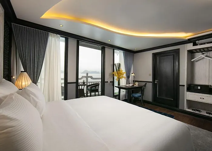 Madeline Cruises Hạ Long